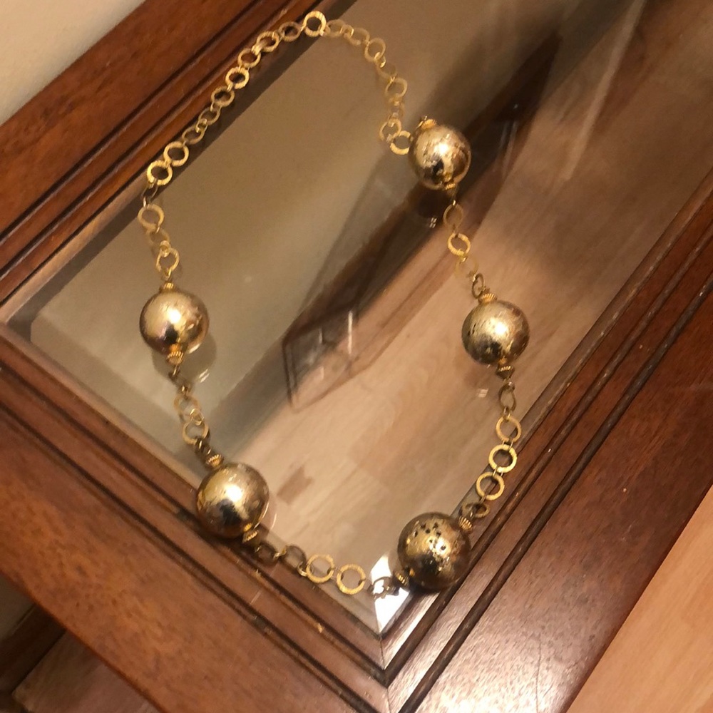Women preowned round Ball necklace